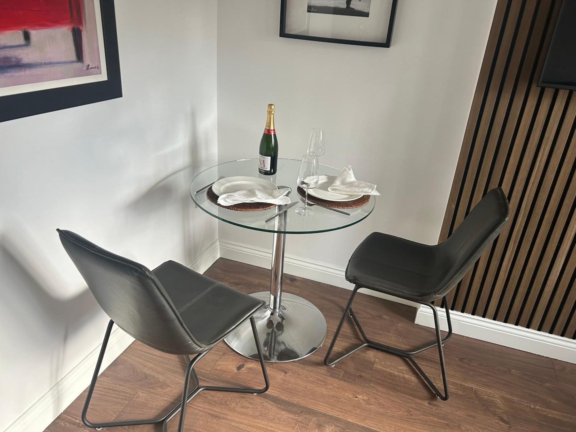 Rated In Barnsley- Sleeps 4 & 5 Minute Walk To Town Centre * Barnsley
