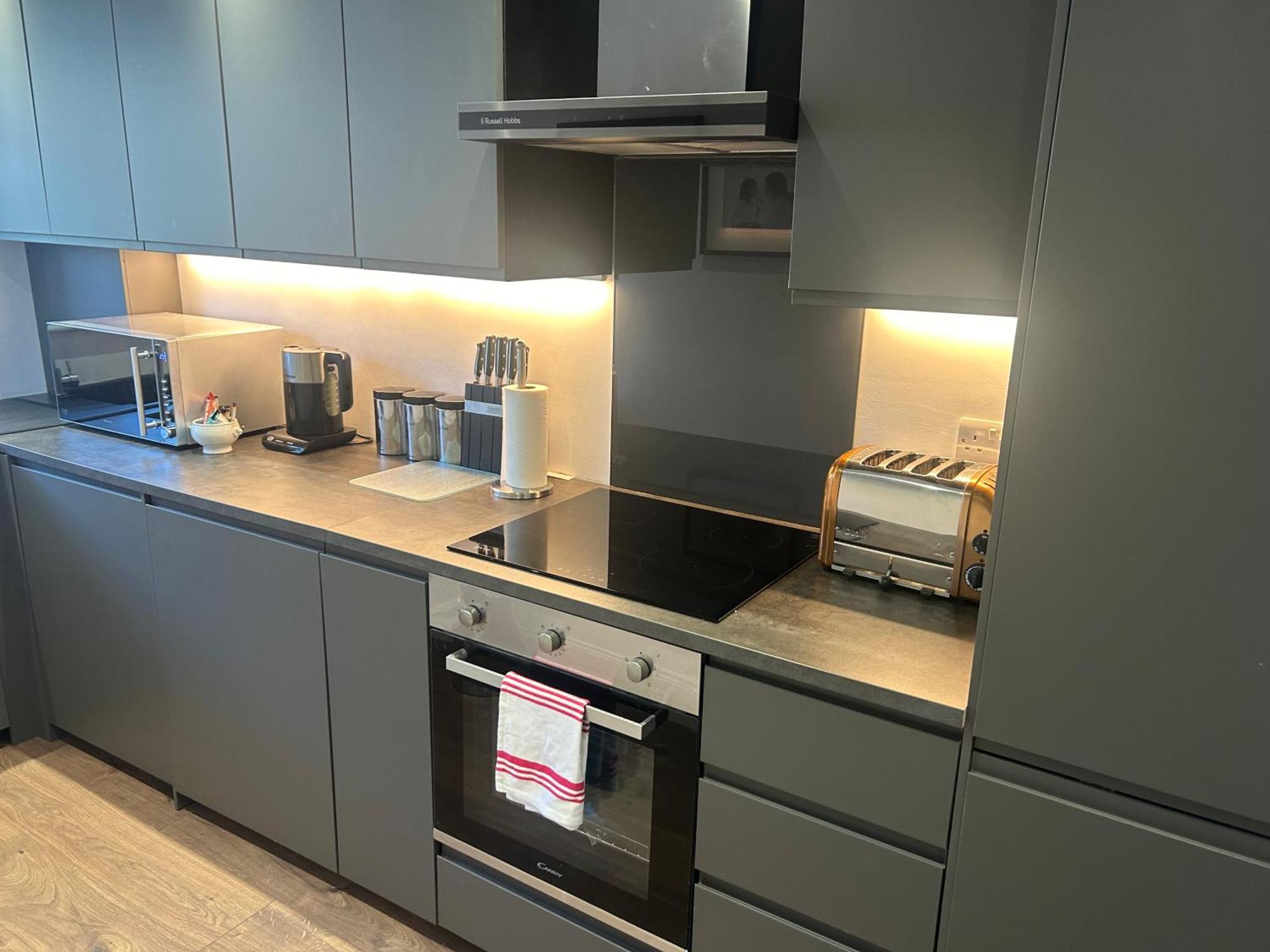 Rated In Barnsley- Sleeps 4 & 5 Minute Walk To Town Centre Apartment *