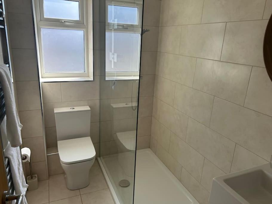 Rated In Barnsley- Sleeps 4 & 5 Minute Walk To Town Centre *