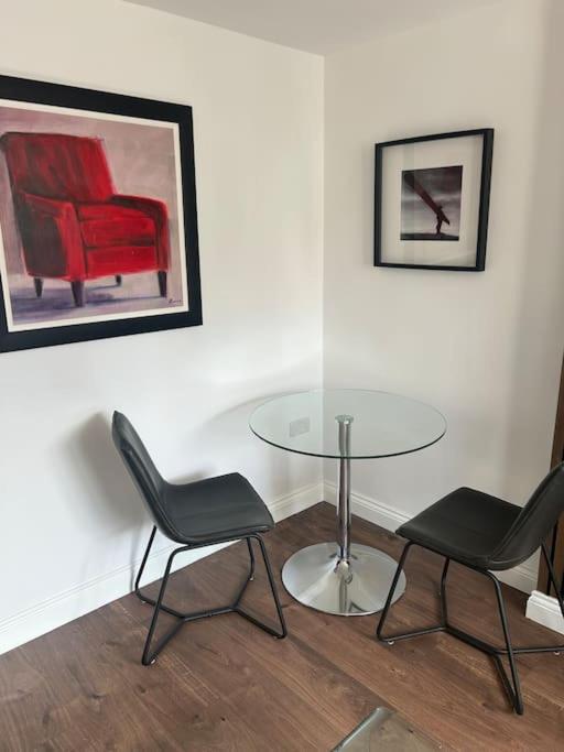 Rated In Barnsley- Sleeps 4 & 5 Minute Walk To Town Centre Barnsley