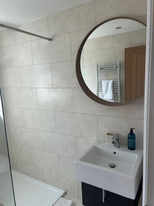 Rated In Barnsley- Sleeps 4 & 5 Minute Walk To Town Centre * Barnsley