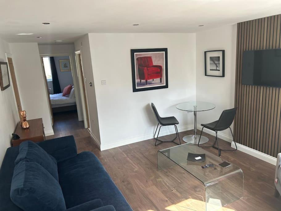 Apartment Rated In Barnsley- Sleeps 4 & 5 Minute Walk To Town Centre Barnsley