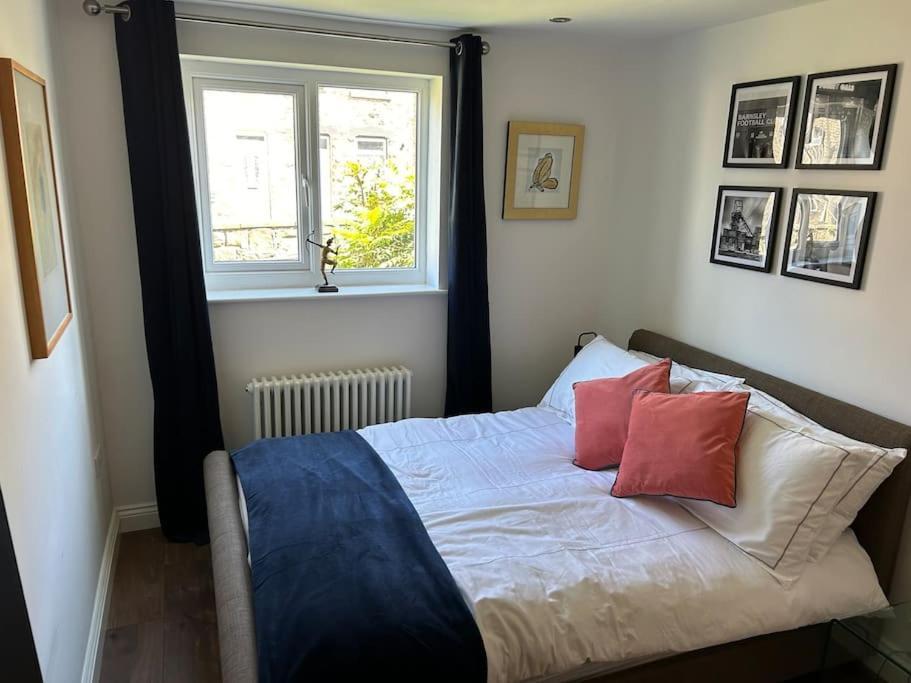 Rated In Barnsley- Sleeps 4 & 5 Minute Walk To Town Centre Barnsley